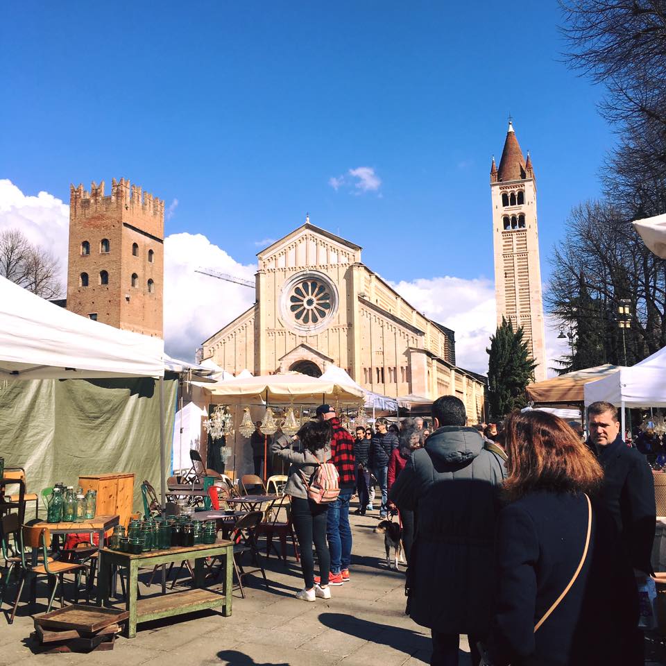 In piazza san zeno Verona antiquaria La Cronaca di Verona