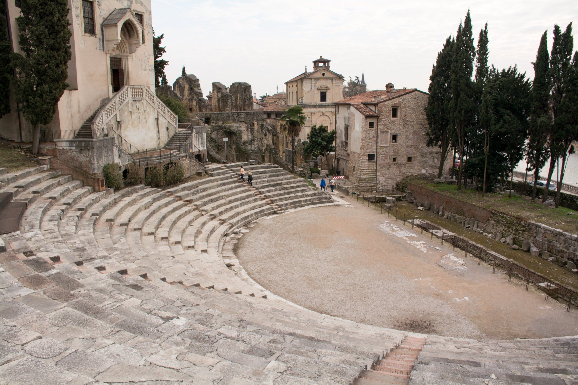 E nel primo secolo a. C. “nasce” il teatro Romano La Cronaca di Verona E nel primo secolo a. C. “nasce” il teatro Romano La Cronaca di Verona
